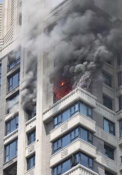 杭州一小区高层突发火情 消防：没有人员伤亡
