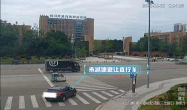 小車轉(zhuǎn)彎未減速觀察致三車事故 司機全責被罰