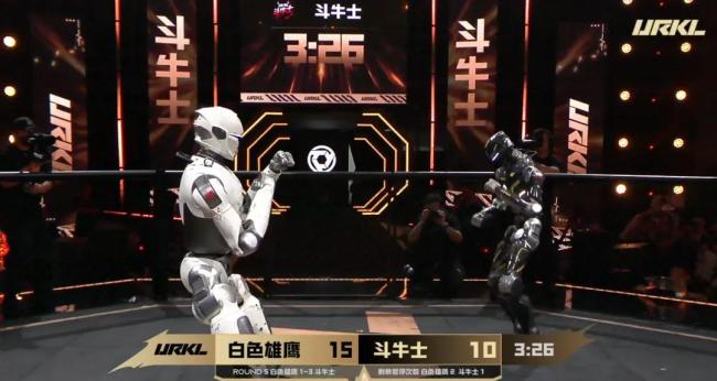 甄子丹亮相人形机器人格斗揭幕赛 钢铁与武术的跨界碰撞