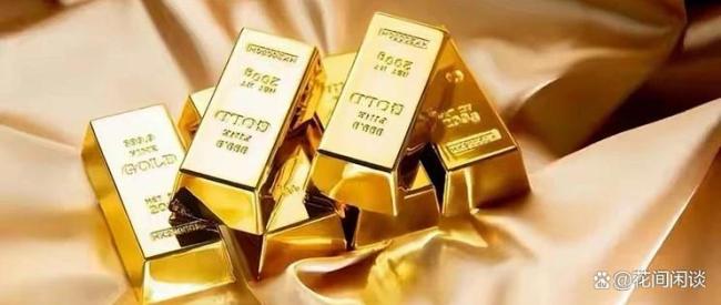 金价大跌顾客给准儿媳买十金 抢购潮再现