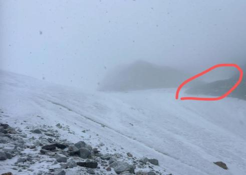 两大学生擅闯哈巴雪山救援细节曝光 25小时生死营救