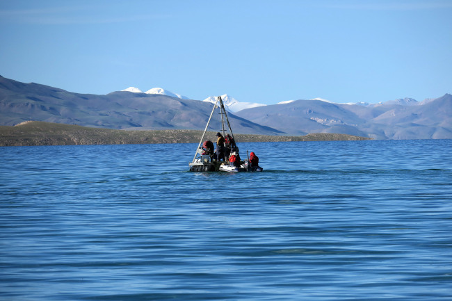 Fin de la collecte d’échantillons du lac Tso Ngön pour la seconde mission de prospection nationale  du plateau Qinghai-Tibet-French