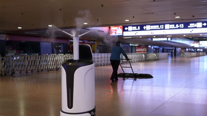 Stazione Ferroviaria Ovest Beijing, Robot intelligenti per la disinfezione
