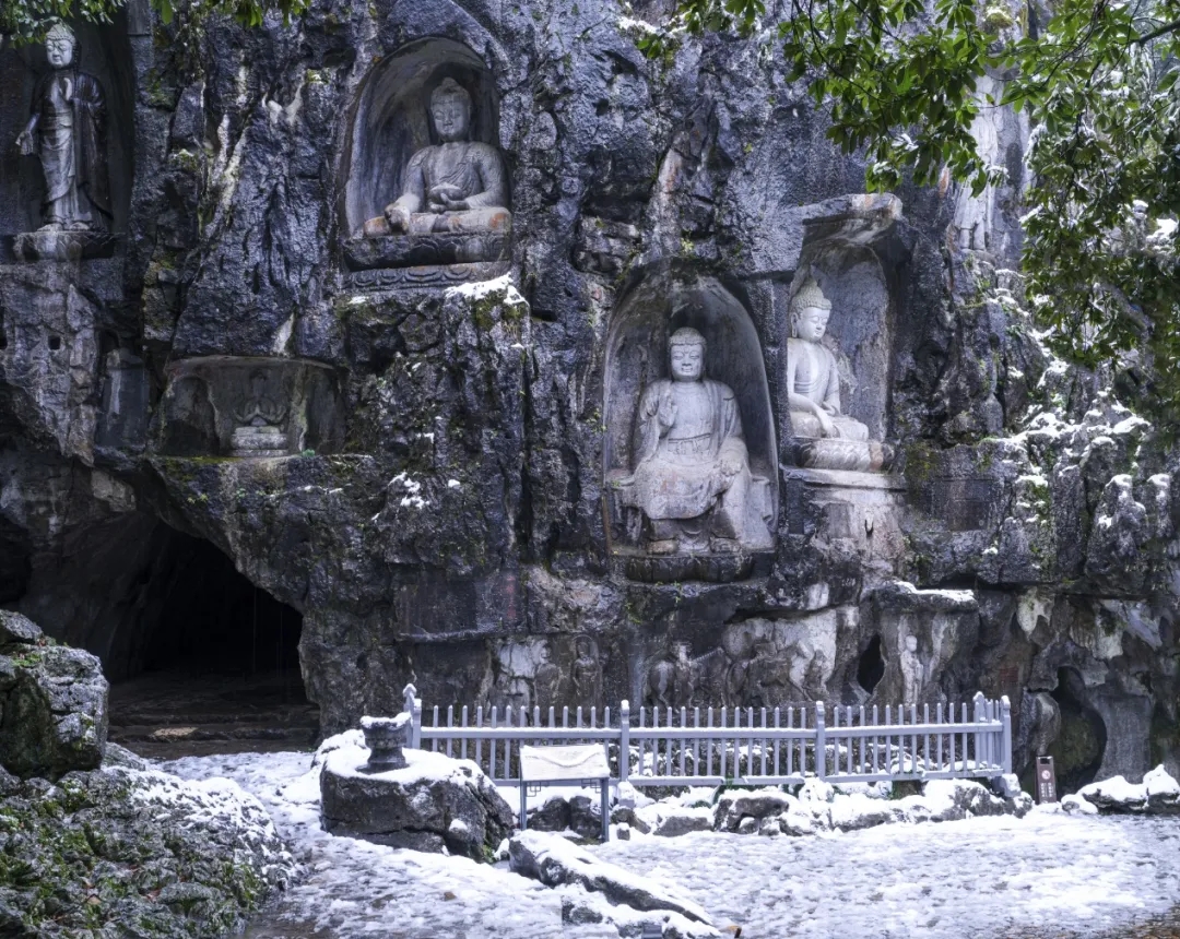 杭州灵隐寺新春瑞雪，雪满乾坤万象新