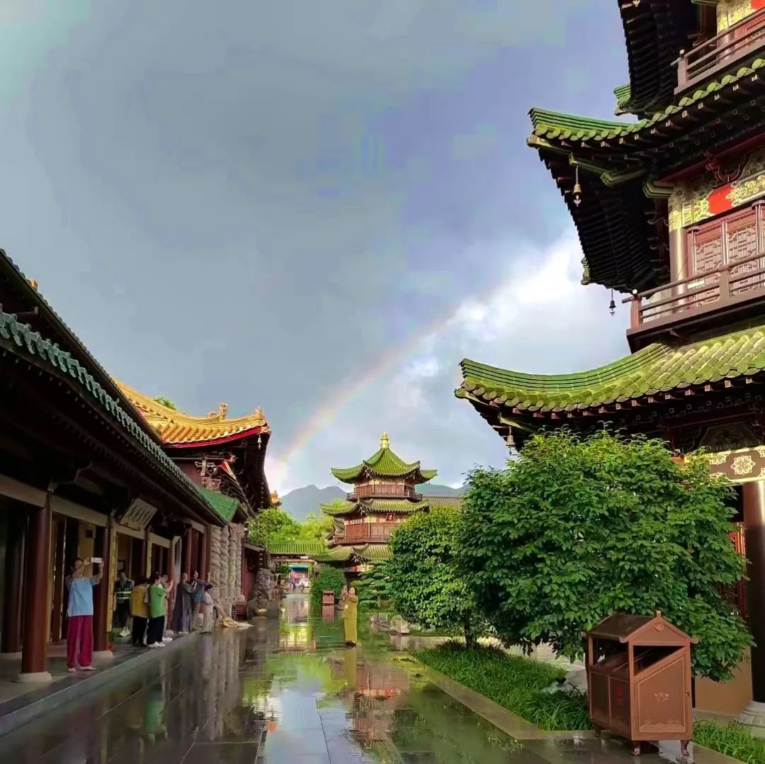 当庐山的夏至遇上双虹贯日，东林寺美景欣赏