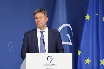 哈贝克的“对华天真论”